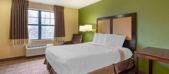 1 King Bed | Non-Smoking, Kitchen, Shower