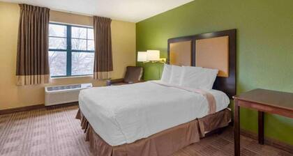 1 King Bed | Non-Smoking, Kitchen, Shower