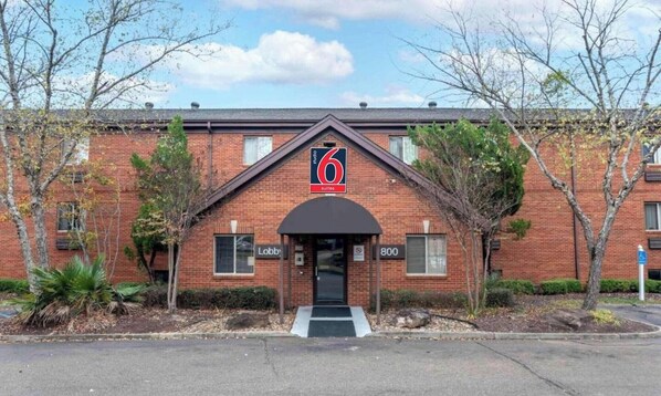 Exterior - 1 Queen Bed | Non-Smoking, Kitchen (Jackson)