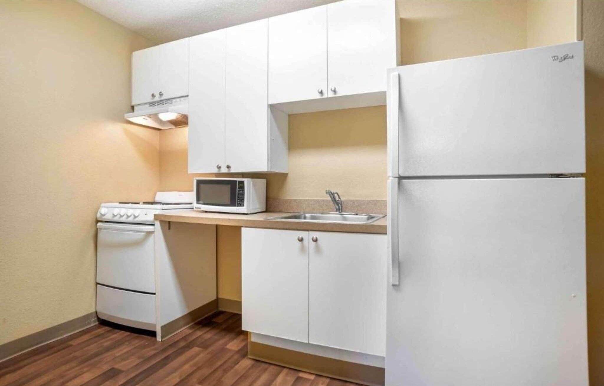 Fridge, microwave, stovetop, dishwasher
