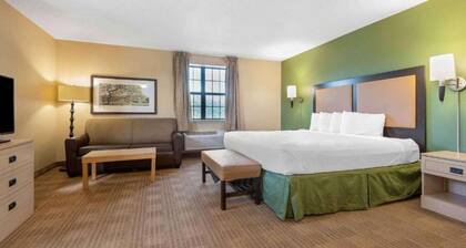 Studio 6 Buffalo|1 Queen Bed,Nsmk|Kitchen