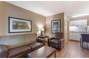 Living area - 2 Full Beds | Non-Smoking, Kitchen (Fishkill)