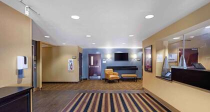 1 Queen Bed | ADA/RI Shower/Smoking/Kitchen