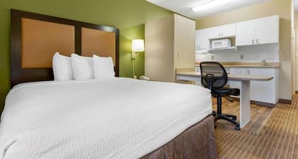 1 Queen Bed | Non-Smoking, Kitchen
