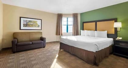 1 Queen Bed | Non-Smoking, Kitchen