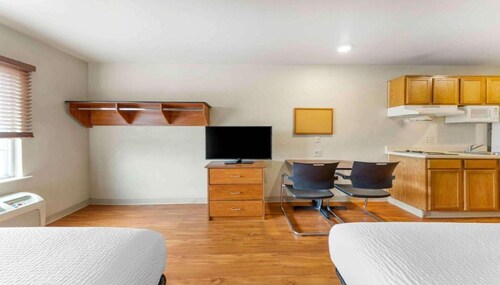2 Full Beds | Smoking, Kitchen
