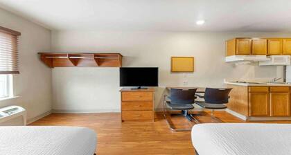 2 Full Beds | Smoking, Kitchen