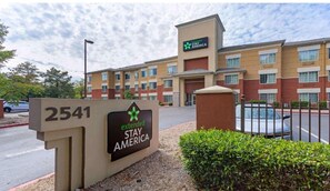 Exterior - 1 Queen Bed | Non-Smoking, Kitchen (Memphis)