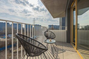 Property grounds - Kolejowa 19B Warsaw | Elegant Apartment with Parking | A Balcony with a Lovely View (Warszawa)