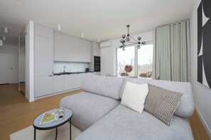 Living area - Kolejowa 19B Warsaw | Elegant Apartment with Parking | A Balcony with a Lovely View (Warszawa)