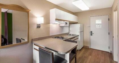 2 Queen Beds | Mobil Access Tub Nsmk Kitchen
