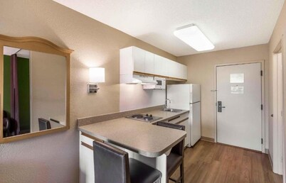 2 Queen Beds | Mobil Access Tub Nsmk Kitchen