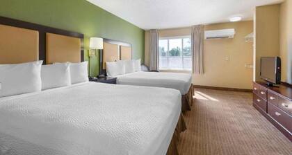 2 Queen Beds | Smoking, Kitchen