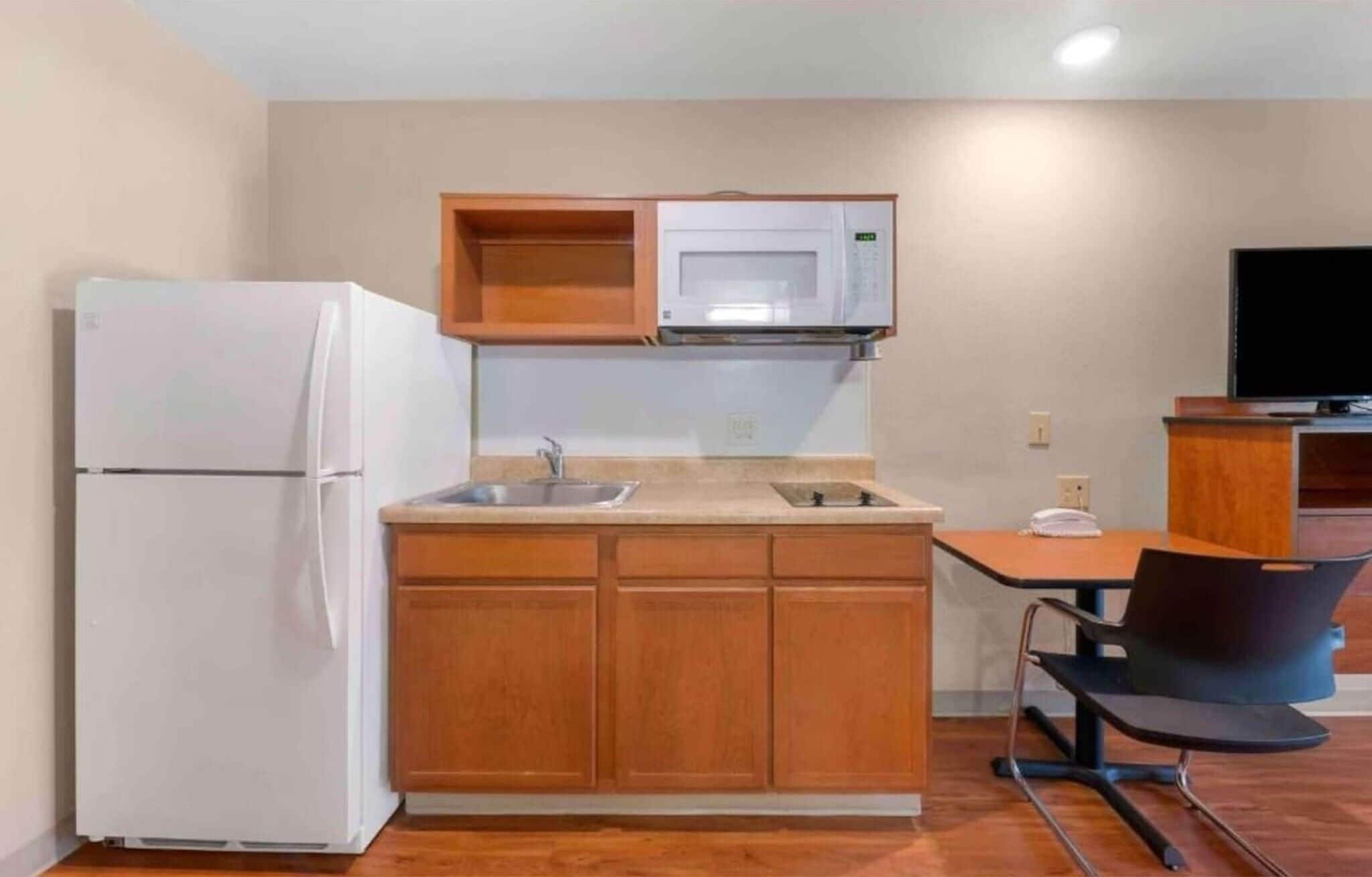 Kühlschrank, Mikrowelle, Herdplatte