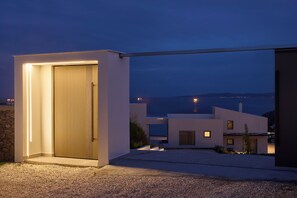 Exterior - NISIS II – Urban Loft Surrounded by Nature (Perani)