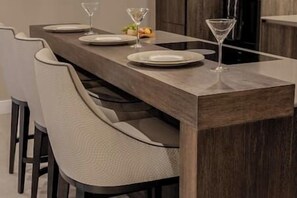 Dining - Luxury 4-Bed Knightsbridge Home Near Harrods (Greater London)
