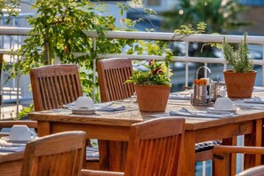 Outdoor dining - Sunday Schwielowsee 2-bedroom Apartment (Werder)