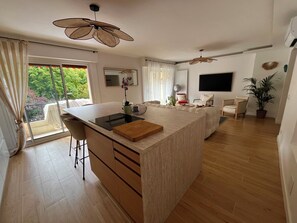Interior - 80m2 close to town center & Sainte Victoire (Aix-en-Provence)