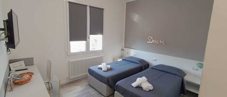 Habitación con 1 cama doble o 2 individuales, vistas al jardín