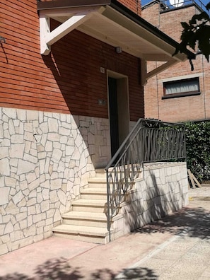 تفاصيل الفندق من الخارج