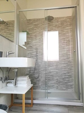 Bathroom - Bianca Room (Lippo)