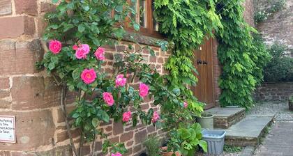 Beautiful Balcony Rooftop Aoartment, located in the heart of Ross On Wye