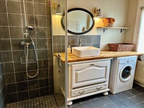Shower, hair dryer, towels, soap - House with garden, 400m from the beach, all on foot, private parking (Wimereux)