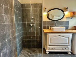 Shower, hair dryer, towels, soap - House with garden, 400m from the beach, all on foot, private parking (Wimereux)