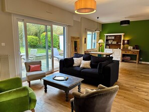 TV - House with garden, 400m from the beach, all on foot, private parking (Wimereux)