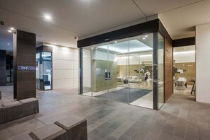 Interior - Opulent Harbourside Sanctuary | 3 Bedrooms | 2.5 Bathrooms | Free Parking (Docklands)