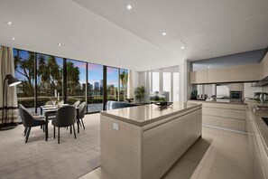 Interior - Opulent Harbourside Sanctuary | 3 Bedrooms | 2.5 Bathrooms | Free Parking (Docklands)