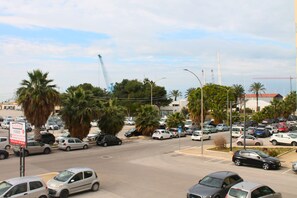 موقف سيارات