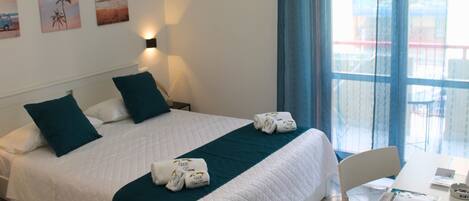 1 bedroom, in-room safe, desk, free WiFi