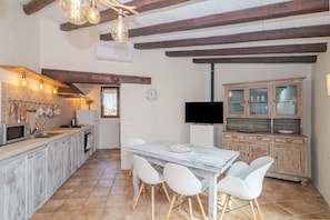 Fridge, microwave, oven, stovetop - Residenza Conti Porto Istana (Porto Istana)