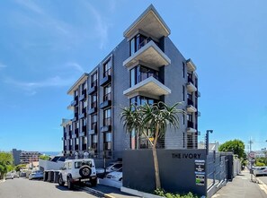 Exterior - Seaside Serenade: A/C, Patio, Private, Secure (Cape Town)