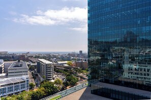 Exterior - Eagle's Nest - Luxe 2BR with panoramic views, pool (Cape Town)