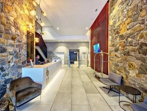 Lobby - Eagle's Nest - Luxe 2BR with panoramic views, pool (Cape Town)
