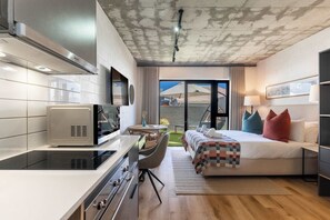 Iron/ironing board, WiFi, bed sheets - Seaside Star - retreat w/ A/C, patio, pool (Cape Town)