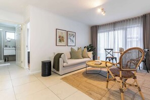 TV, offices - Modern urban oasis - Wi-Fi, secure, parking (Cape Town)