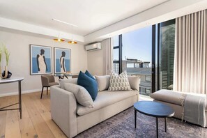 TV, offices - Couple's escape - Stylish & secure, parking (Cape Town)