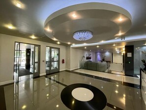 Lobby - Mountain views - Designer 2BR, A/C, WiFi (Cape Town)