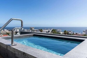 Pool - Seascape - Luxe studio with A/C, pool, parking (Cape Town)