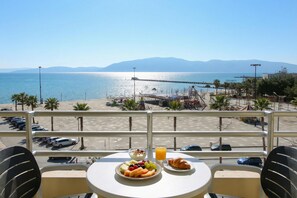 Family Apartment, Multiple Bedrooms, Sea Facing (Luna Sea View Apartment 5 Floor) | Outdoor dining - Luna Sea View Apartment 5 Floor (Vlorë)