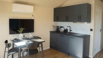 Deluxe Chalet | Dining