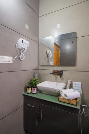 Deluxe Villa, Balcony, Mountain View | Bathroom - Alaya Stays Querencia 5BHK with HillView (Kasauli)