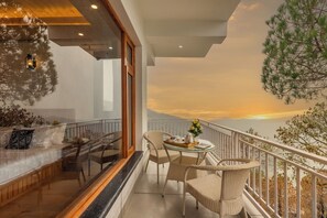 Deluxe Villa, Balcony, Mountain View | Outdoor dining - Alaya Stays Querencia 5BHK with HillView (Ganol)