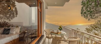 Alaya Stays Querencia 5BHK with HillView