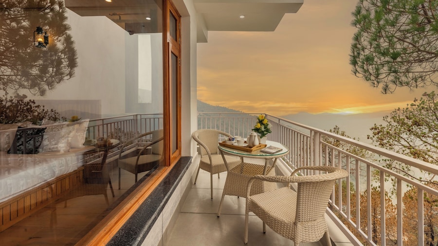 Alaya Stays Querencia 5BHK with HillView