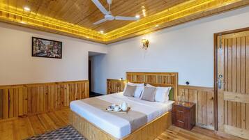 Deluxe Villa, Balcony, Mountain View