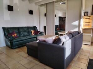 Living area - Haven of peace eco - Terrace - 3bed - 5min Lake (Bansat)